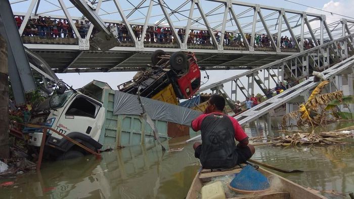Jembatan Babat Widang Ambrol